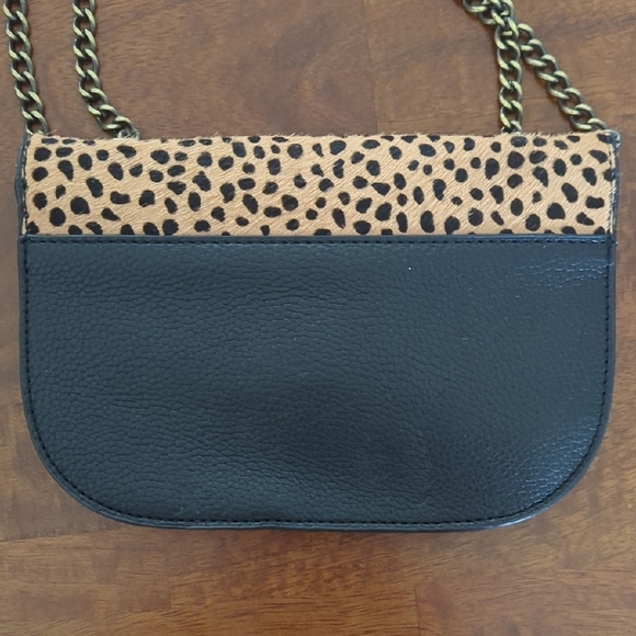 Leopard Print Crossbody Bag with Chain Strap - Picture 9 of 10